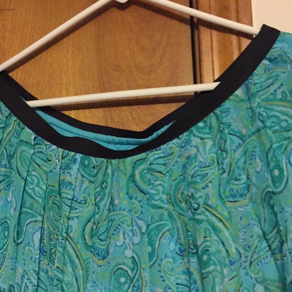 Green skirt. - Picture 4 of 4